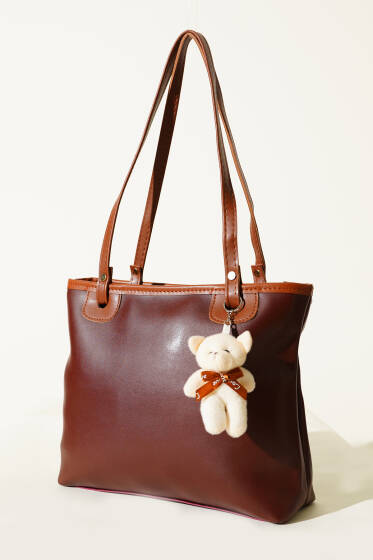 İnce Kulplu Ayıcık Aksesuarlı Çanta Kahve - Kol Çantası