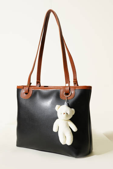 İnce Kulplu Ayıcık Aksesuarlı Çanta Siyah - Kol Çantası