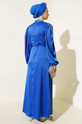 İnce Kuşaklı Kol Lastikli Saten Elbise Saks - Tesettür Elbise