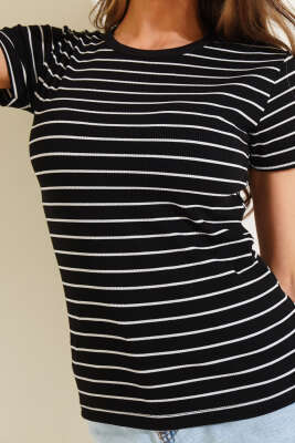 İnce Yatay Çizgili Kaşkorse T-Shirt Siyah - Kadın Giyim Modelleri