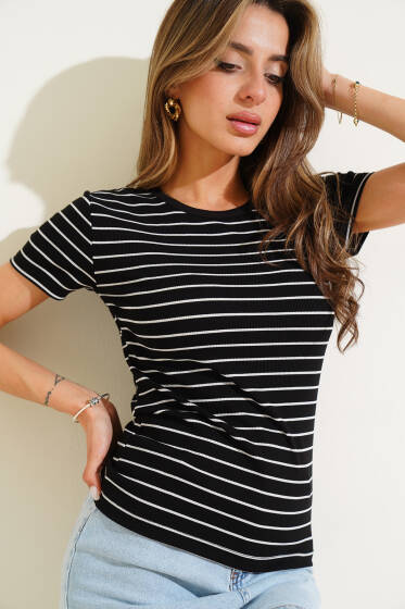 İnce Yatay Çizgili Kaşkorse T-Shirt Siyah - Kadın Giyim Modelleri