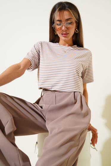 İnce Yatay Çizgili T-shirt Latte - Kadın Giyim Modelleri