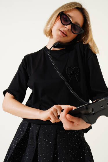 İnci Fiyonklu T-shirt Siyah - Kadın Giyim Modelleri