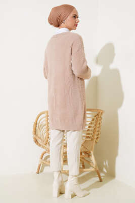 İncili Sakallı Düğmeli Uzun Hırka Büsküvi - Triko Hırka