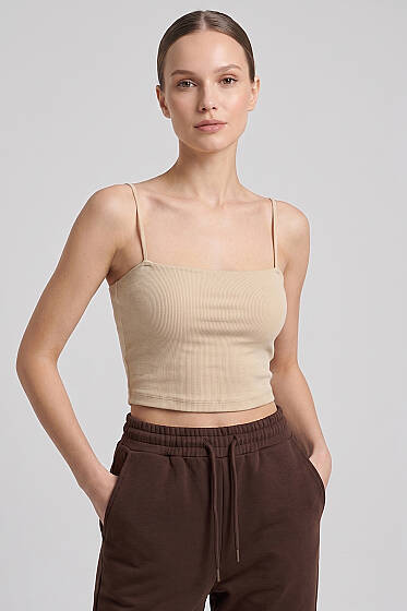 İp Askılı Göğüs Pedli Crop Bej - Kadın Giyim Modelleri