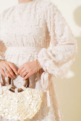 İp Bağcıklı Güpürlü Elbise Bej - Tesettür Elbise