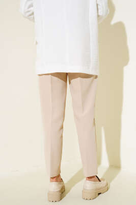 İp Detaylı Beli Lastikli Dar Paça Bej Pantolon - Yılın Fırsatı