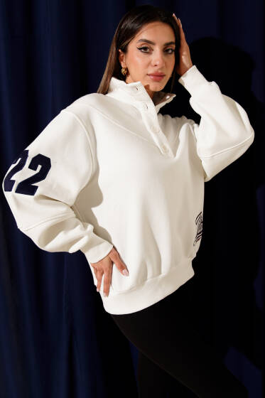 İtaly Nakışlı Yaka Düğmeli Şardonlu Sweat Beyaz - Kadın Giyim Modelleri