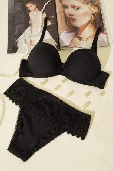 Jakarlı Dantel Detaylı Destekli Sütyen Takım Siyah - Destekli Sütyen Takım