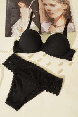 Jakarlı Dantel Detaylı Destekli Sütyen Takım Siyah - Yılın Fırsatı