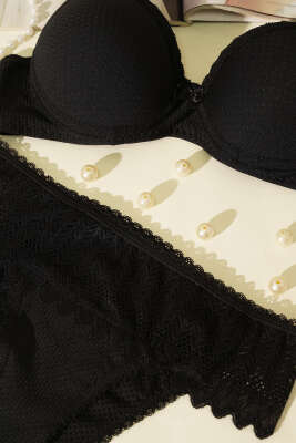 Jakarlı Dantel Detaylı Destekli Sütyen Takım Siyah - Yılın Fırsatı