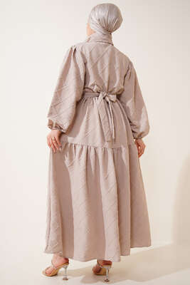 Kabartma Desen Elbise Bej - Tesettür Elbise