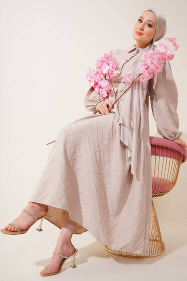 Kabartma Desen Elbise Bej - Tesettür Elbise