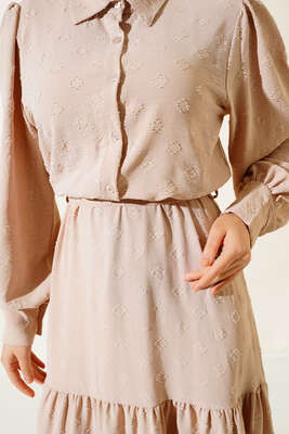 Kabartma Desen Kuşaklı Elbise Bej - Thumbnail