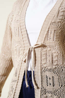 Kabartma Desenli Bağcıklı Triko Hırka Bej - Triko Hırka