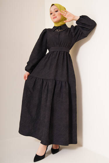 Kabartma Desenli Düğmeli Elbise Siyah - Tesettür Elbise