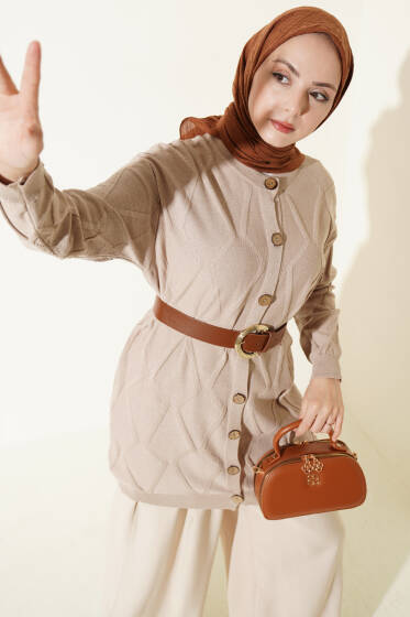 Kabartma Desenli Düğmeli Triko Hırka Bej - Hırka