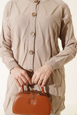 Kabartma Desenli Düğmeli Triko Hırka Bej - Hırka