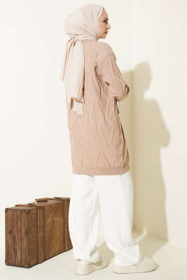 Kabartma Desenli Düğmeli Triko Hırka Latte - Hırka