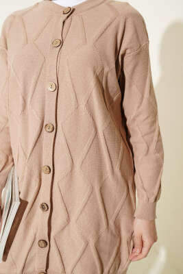 Kabartma Desenli Düğmeli Triko Hırka Latte - Hırka