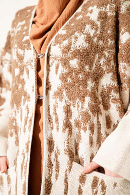 Kabartma Desenli Triko Uzun Hırka Latte - Hırka