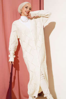 Kabartmalı Düğmeli Uzun Triko Hırka Bej - Triko Hırka