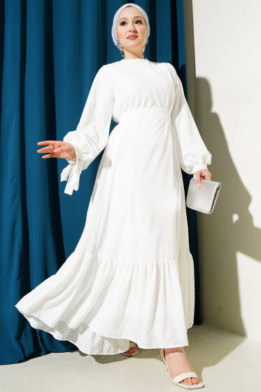 Kabartmalı Volanlı Kuşaklı Elbise Beyaz - Elbise