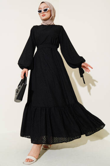Kabartmalı Volanlı Kuşaklı Elbise Siyah - Elbise