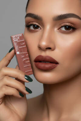 Kadifemsi Mat Bitişli Lipstick 104 - NEW WELL