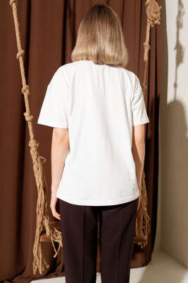 Kadın Figürü Baskılı T-shirt Ekru - Kadın Giyim Modelleri