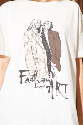 Kadın Figürü Baskılı T-shirt Ekru - Kadın Giyim Modelleri