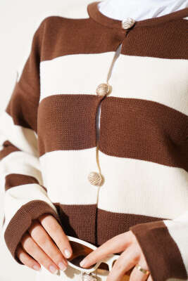 Kalın Çizgili Düğmeli Kısa Triko Hırka Kahve - Triko Hırka