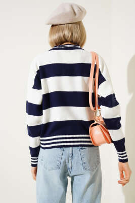 Kalın Yatay Çizgili Triko Crop Kazak Lacivert - Kadın Giyim Modelleri