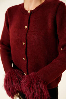 Kalp Düğmeli Bilek Kürklü Triko Hırka Bordo - Kadın Giyim Modelleri