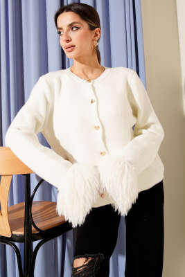 Kalp Düğmeli Bilek Kürklü Triko Hırka Ekru - Kadın Giyim Modelleri