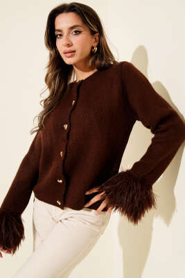 Kalp Düğmeli Bilek Kürklü Triko Hırka Kahve - ARISOY