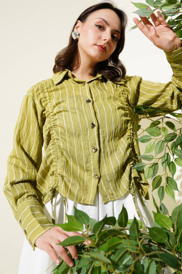 Kalp Düğmeli Önü Büzgülü Kısa Gömlek Yağ Yeşili - Gömlek