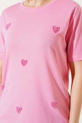 Kalp İncili T-shirt Pembe - Kadın Giyim Modelleri
