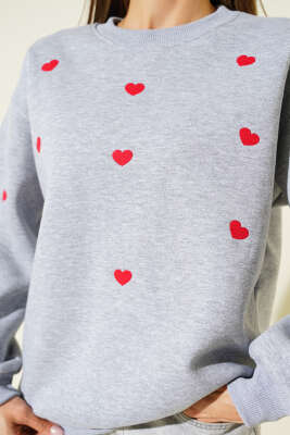 Kalp Nakış Detaylı Sweatshirt Gri - Kadın Giyim Modelleri