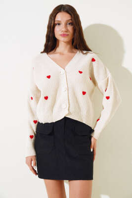 Kalp Nakışlı Kısa Triko Hırka Bej - Kadın Giyim Modelleri