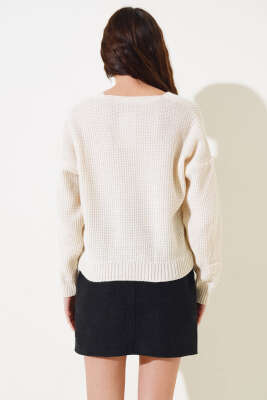 Kalp Nakışlı Kısa Triko Hırka Bej - Kadın Giyim Modelleri