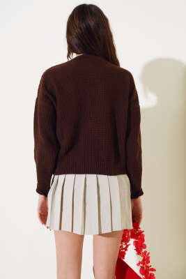 Kalp Nakışlı Kısa Triko Hırka Kahve - Kadın Giyim Modelleri