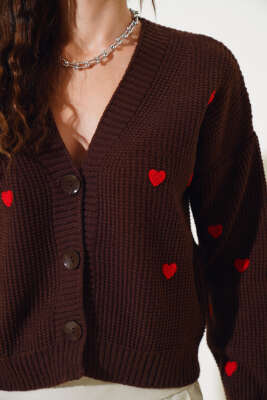 Kalp Nakışlı Kısa Triko Hırka Kahve - Kadın Giyim Modelleri