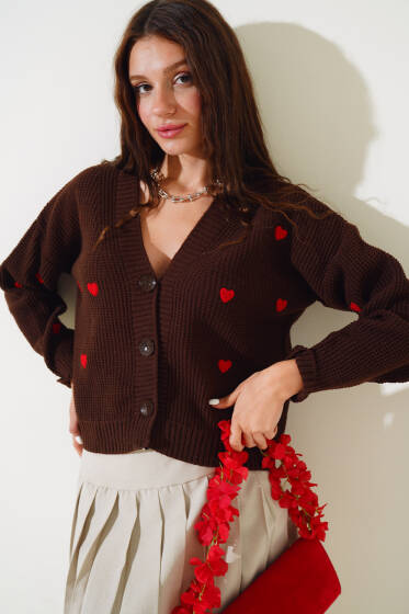 Kalp Nakışlı Kısa Triko Hırka Kahve - Yeni Giyim