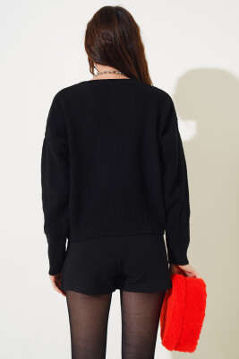 Kalp Nakışlı Kısa Triko Hırka Siyah - Kadın Giyim Modelleri