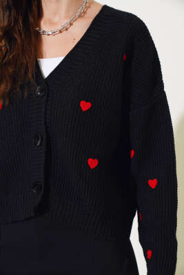 Kalp Nakışlı Kısa Triko Hırka Siyah - Kadın Giyim Modelleri