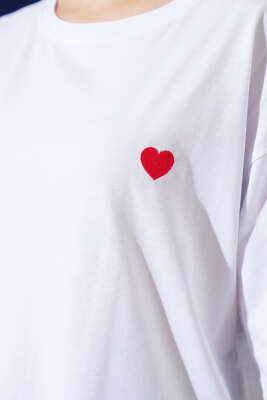 Kalp Nakışlı T-shirt Beyaz - Kadın Giyim Modelleri