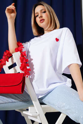 Kalp Nakışlı T-shirt Beyaz - Kadın Giyim Modelleri