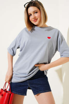 Kalp Nakışlı T-shirt Kayrak Grisi - Kadın Giyim Modelleri