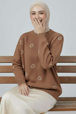 Kalp Nakışlı Triko Kazak Vizon 